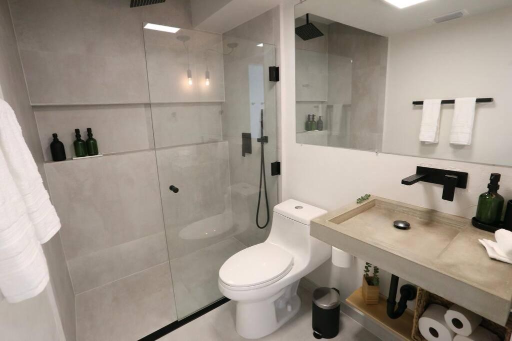 Concrete Suite 5 Min Walk To Shands Uf غينزفيل، فلوريدا المظهر الخارجي الصورة
